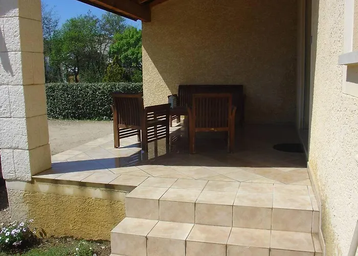 Agreable Maison Entre Riviere Et Centre Du Village Avec Piscine